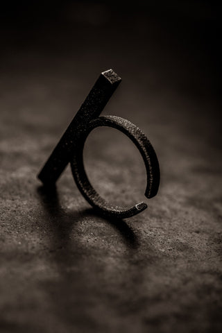 Stickii matte black ring I